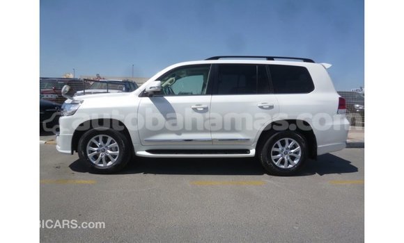 Buy Import Toyota Land Cruiser White Car in Import - Dubai in Abaco Buy Import Toyota Land Cruiser White Car in Import - Dubai in Abaco