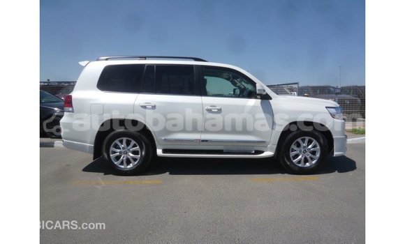 Buy Import Toyota Land Cruiser White Car in Import - Dubai in Abaco Buy Import Toyota Land Cruiser White Car in Import - Dubai in Abaco