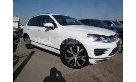 Buy Import Volkswagen Touareg White Car in Import - Dubai in Abaco