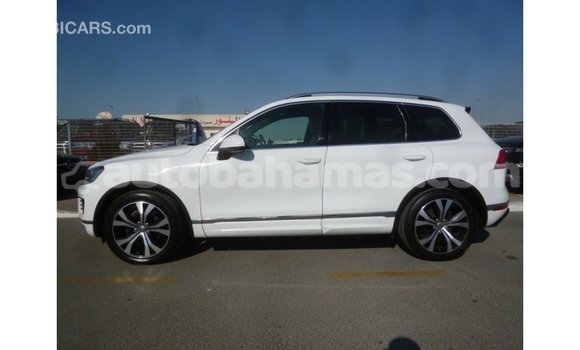 Buy Import Volkswagen Touareg White Car in Import - Dubai in Abaco Buy Import Volkswagen Touareg White Car in Import - Dubai in Abaco