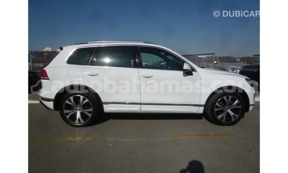 Buy Import Volkswagen Touareg White Car in Import - Dubai in Abaco Buy Import Volkswagen Touareg White Car in Import - Dubai in Abaco