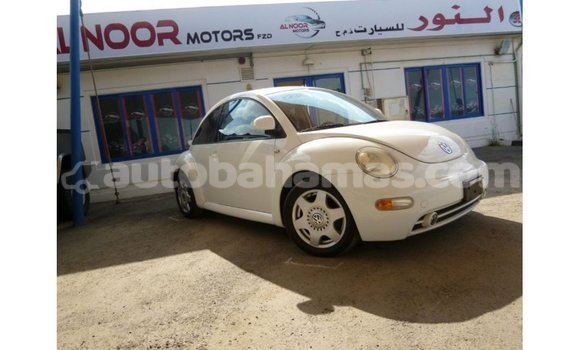 Buy Import Volkswagen Beetle White Car in Import - Dubai in Abaco