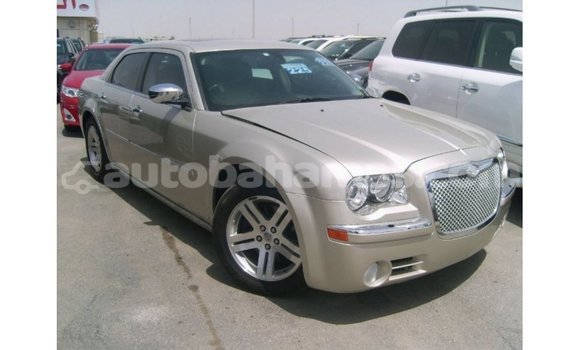 Buy Import Chrysler 300 Beige Car in Import - Dubai in Abaco