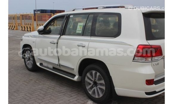 Buy Import Toyota Land Cruiser White Car in Import - Dubai in Abaco Buy Import Toyota Land Cruiser White Car in Import - Dubai in Abaco