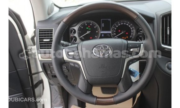 Buy Import Toyota Land Cruiser White Car in Import - Dubai in Abaco Buy Import Toyota Land Cruiser White Car in Import - Dubai in Abaco
