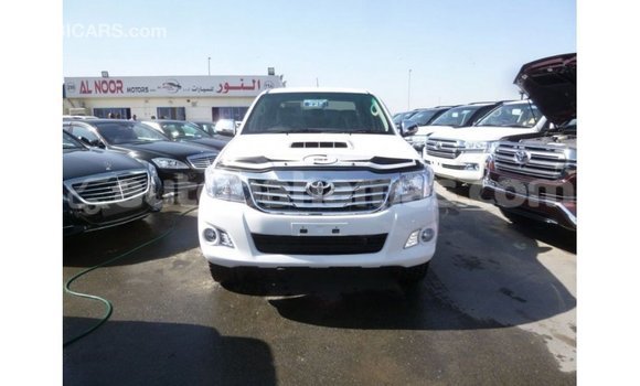 Buy Import Toyota Hilux White Car in Import - Dubai in Abaco Buy Import Toyota Hilux White Car in Import - Dubai in Abaco