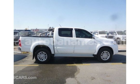 Buy Import Toyota Hilux White Car in Import - Dubai in Abaco Buy Import Toyota Hilux White Car in Import - Dubai in Abaco