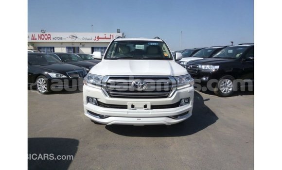 Buy Import Toyota Land Cruiser White Car in Import - Dubai in Abaco Buy Import Toyota Land Cruiser White Car in Import - Dubai in Abaco