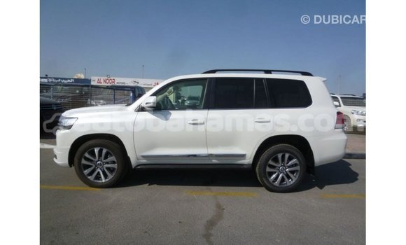 Buy Import Toyota Land Cruiser White Car in Import - Dubai in Abaco Buy Import Toyota Land Cruiser White Car in Import - Dubai in Abaco