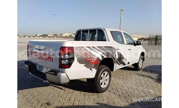 Buy Import Mitsubishi L200 White Car in Import - Dubai in Abaco Buy Import Mitsubishi L200 White Car in Import - Dubai in Abaco