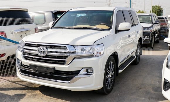 Buy Import Toyota Land Cruiser White Car in Import - Dubai in Abaco Buy Import Toyota Land Cruiser White Car in Import - Dubai in Abaco