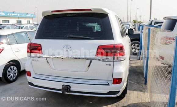 Buy Import Toyota Land Cruiser White Car in Import - Dubai in Abaco Buy Import Toyota Land Cruiser White Car in Import - Dubai in Abaco