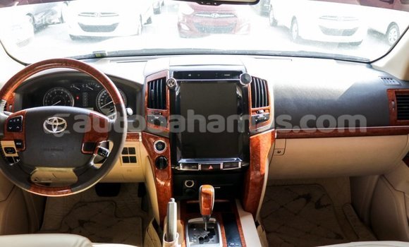 Buy Import Toyota Land Cruiser White Car in Import - Dubai in Abaco Buy Import Toyota Land Cruiser White Car in Import - Dubai in Abaco