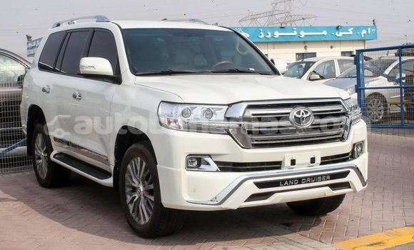 Buy Import Toyota Land Cruiser White Car in Import - Dubai in Abaco Buy Import Toyota Land Cruiser White Car in Import - Dubai in Abaco