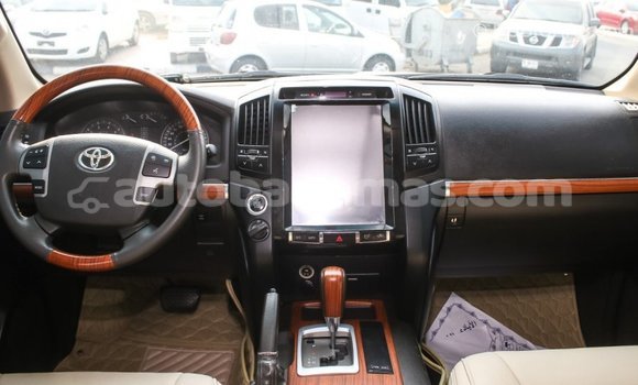 Buy Import Toyota Land Cruiser White Car in Import - Dubai in Abaco Buy Import Toyota Land Cruiser White Car in Import - Dubai in Abaco