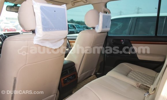 Buy Import Toyota Land Cruiser White Car in Import - Dubai in Abaco Buy Import Toyota Land Cruiser White Car in Import - Dubai in Abaco