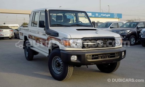 Buy Import Toyota Land Cruiser White Car in Import - Dubai in Abaco Buy Import Toyota Land Cruiser White Car in Import - Dubai in Abaco