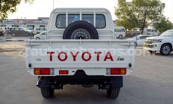 Buy Import Toyota Land Cruiser White Car in Import - Dubai in Abaco Buy Import Toyota Land Cruiser White Car in Import - Dubai in Abaco