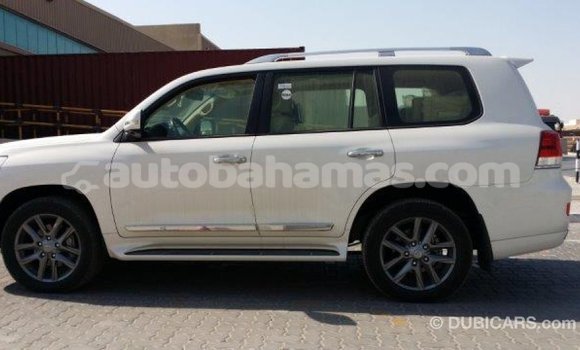 Buy Import Toyota Land Cruiser White Car in Import - Dubai in Abaco Buy Import Toyota Land Cruiser White Car in Import - Dubai in Abaco