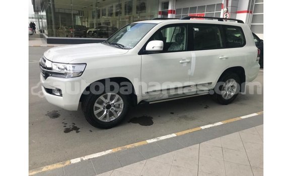 Buy Import Toyota Land Cruiser White Car in Import - Dubai in Abaco Buy Import Toyota Land Cruiser White Car in Import - Dubai in Abaco