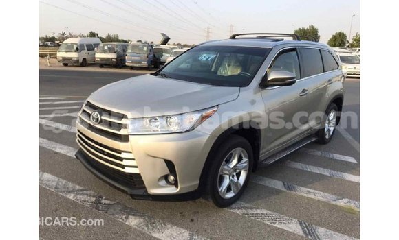 Buy Import Toyota Highlander Beige Car in Import - Dubai in Abaco Buy Import Toyota Highlander Beige Car in Import - Dubai in Abaco