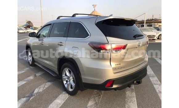 Buy Import Toyota Highlander Beige Car in Import - Dubai in Abaco Buy Import Toyota Highlander Beige Car in Import - Dubai in Abaco