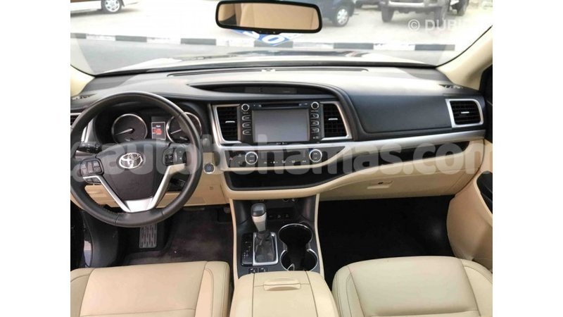 Big with watermark toyota highlander abaco import dubai 1174