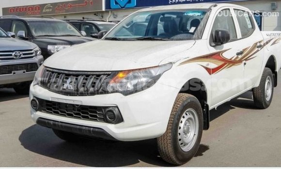 Buy Import Mitsubishi L200 White Car in Import - Dubai in Abaco