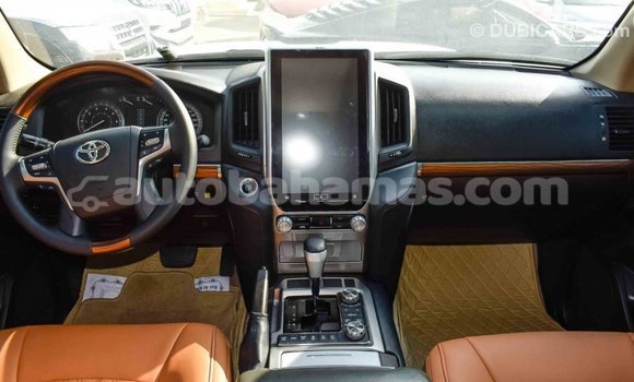 Buy Import Toyota Land Cruiser White Car in Import - Dubai in Abaco Buy Import Toyota Land Cruiser White Car in Import - Dubai in Abaco