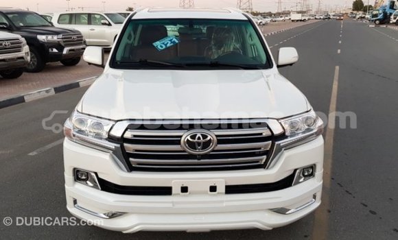 Buy Import Toyota Land Cruiser White Car in Import - Dubai in Abaco Buy Import Toyota Land Cruiser White Car in Import - Dubai in Abaco