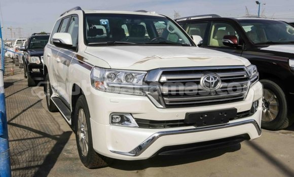 Buy Import Toyota Land Cruiser White Car in Import - Dubai in Abaco Buy Import Toyota Land Cruiser White Car in Import - Dubai in Abaco
