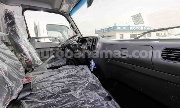 Buy Import Hyundai Accent White Car in Import - Dubai in Abaco Buy Import Hyundai Accent White Car in Import - Dubai in Abaco