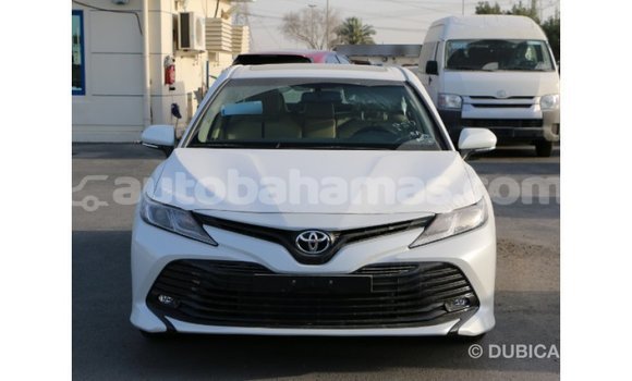 Buy Import Toyota Camry White Car in Import - Dubai in Abaco