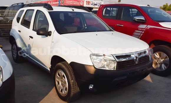 Buy Import Renault Duster White Car in Import - Dubai in Abaco