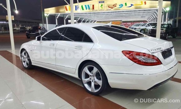 Buy Import Mercedes-Benz 190 (W201) White Car in Import - Dubai in Abaco Buy Import Mercedes-Benz 190 (W201) White Car in Import - Dubai in Abaco