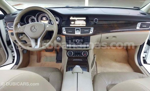 Buy Import Mercedes-Benz 190 (W201) White Car in Import - Dubai in Abaco Buy Import Mercedes-Benz 190 (W201) White Car in Import - Dubai in Abaco