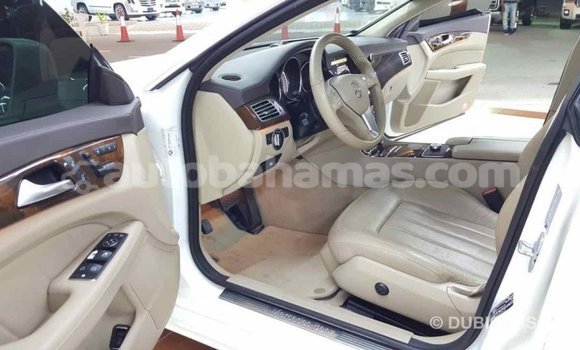 Buy Import Mercedes-Benz 190 (W201) White Car in Import - Dubai in Abaco Buy Import Mercedes-Benz 190 (W201) White Car in Import - Dubai in Abaco