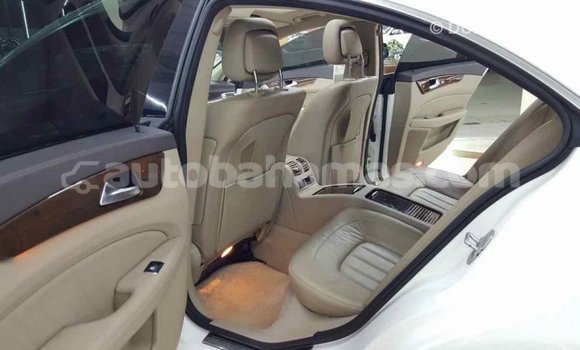 Buy Import Mercedes-Benz 190 (W201) White Car in Import - Dubai in Abaco Buy Import Mercedes-Benz 190 (W201) White Car in Import - Dubai in Abaco