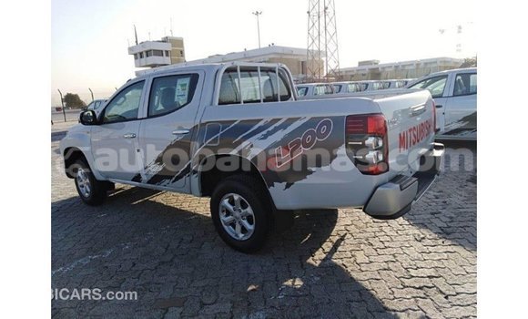 Buy Import Mitsubishi L200 White Car in Import - Dubai in Abaco Buy Import Mitsubishi L200 White Car in Import - Dubai in Abaco