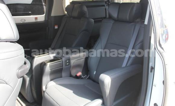 Buy Used Toyota Alphard White Car in Marsh Harbour in Abaco Buy Used Toyota Alphard White Car in Marsh Harbour in Abaco