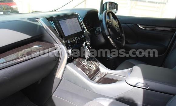 Buy Used Toyota Alphard White Car in Marsh Harbour in Abaco Buy Used Toyota Alphard White Car in Marsh Harbour in Abaco