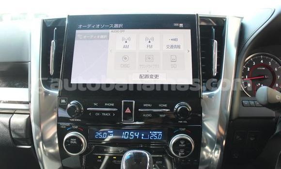 Buy Used Toyota Alphard White Car in Marsh Harbour in Abaco Buy Used Toyota Alphard White Car in Marsh Harbour in Abaco