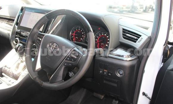 Buy Used Toyota Alphard White Car in Marsh Harbour in Abaco Buy Used Toyota Alphard White Car in Marsh Harbour in Abaco