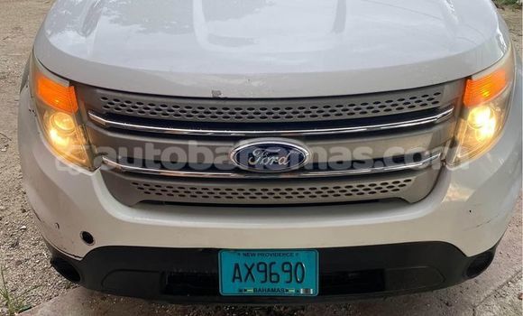 Buy Used Ford Explorer White Car in Marsh Harbour in Abaco