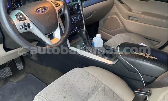 Buy Used Ford Explorer White Car in Marsh Harbour in Abaco Buy Used Ford Explorer White Car in Marsh Harbour in Abaco