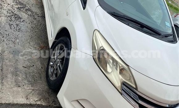 Buy Used Nissan Note White Car in Marsh Harbour in Abaco Buy Used Nissan Note White Car in Marsh Harbour in Abaco