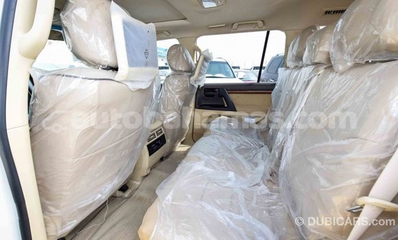 Buy Import Toyota Land Cruiser White Car in Import - Dubai in Abaco Buy Import Toyota Land Cruiser White Car in Import - Dubai in Abaco