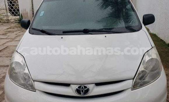 Buy Used Toyota Sienna White Car in Alice Town in Biminis Buy Used Toyota Sienna White Car in Alice Town in Biminis