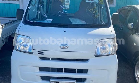 Buy Used Daihatsu Hijet White Car in Import - Dubai in Abaco