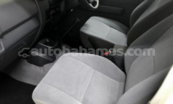 Buy Used Toyota Land Cruiser White Car in Marsh Harbour in Abaco Buy Used Toyota Land Cruiser White Car in Marsh Harbour in Abaco
